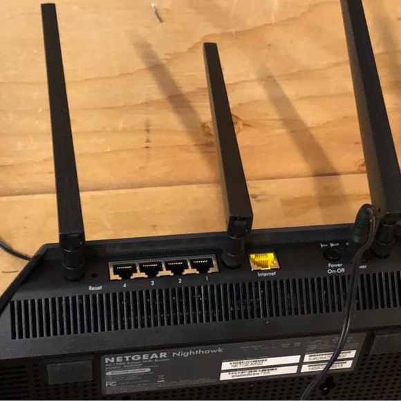 NETGEAR R6900P-100NAS Nighthawk AC1900 Dual Band WiFi Router with Power cord - Picture 6 of 15